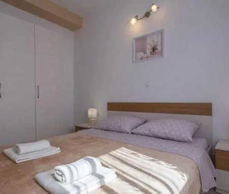 Jurkovic 6 Apartment Komarna