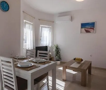 Apartment Jurkovic 6 *