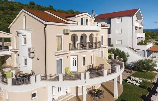 Jurkovic 6 Комарна