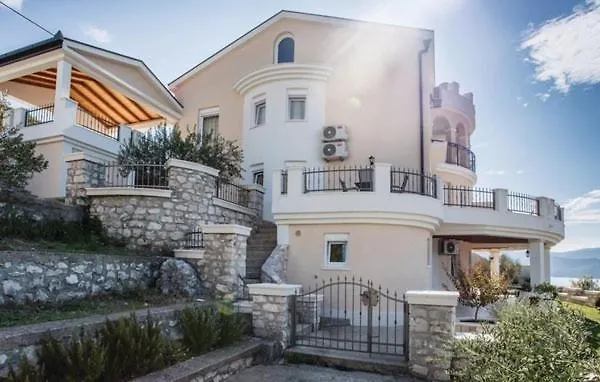 Jurkovic 6 Апартаменты Комарна