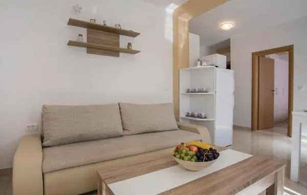 Jurkovic 6 Комарна